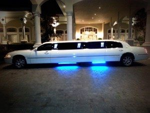 Image of white 8-10 passenger Lincoln Town Car stretch limousine in CT